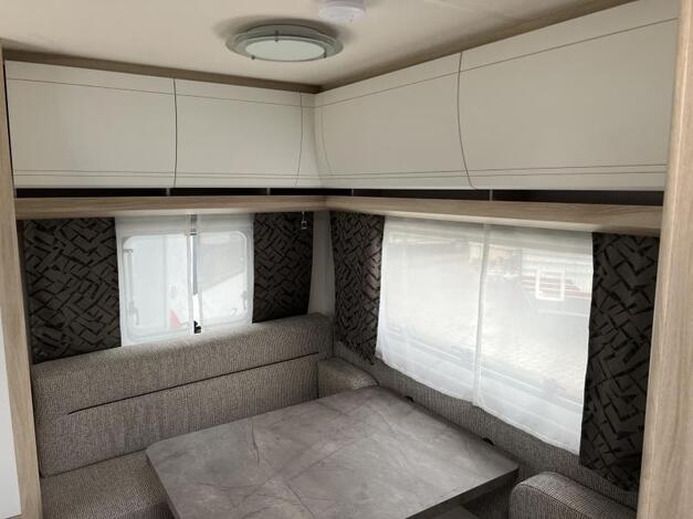 Hobby De Luxe 440 SF
