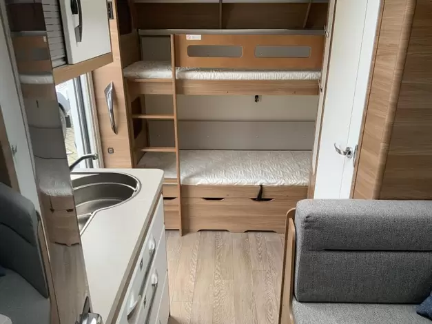 Hobby De Luxe 490 KMF