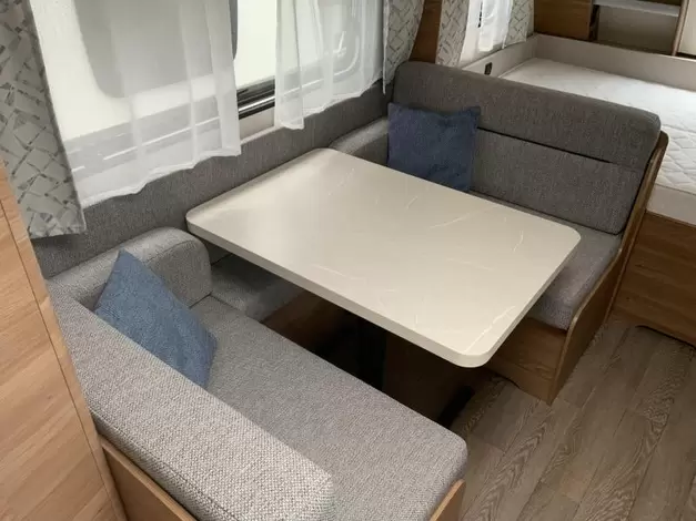 Hobby De Luxe 490 KMF