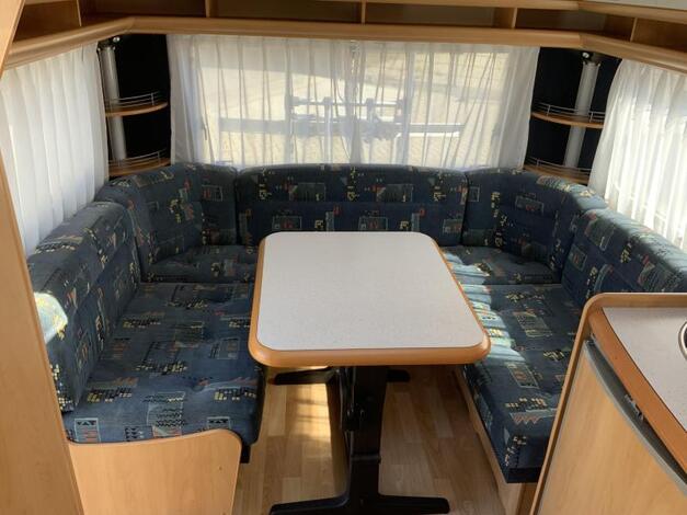 Hobby De Luxe 460 UFE