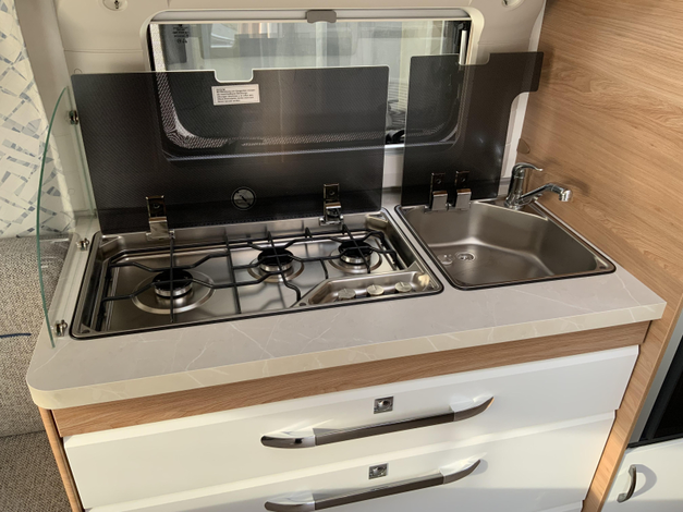 Hobby De Luxe 460 UFE