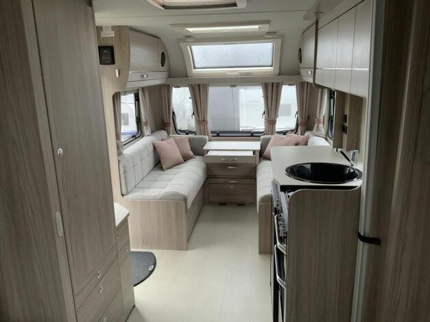 Elddis Avante 554 Hemelvaartsdag open