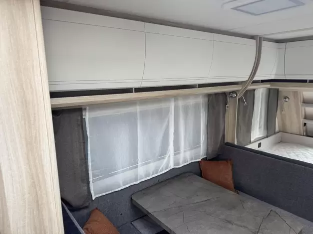 Hobby De Luxe 490 KMF