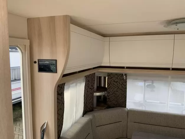 Hobby De Luxe 460 UFE Mover + vloerverwarming