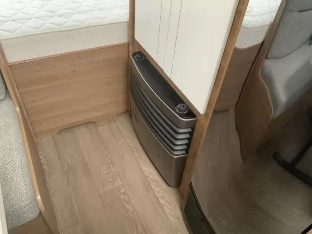 Hobby De Luxe 490 KMF