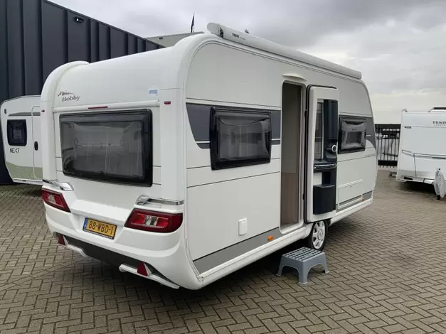 Hobby De Luxe Edition 460 UFE