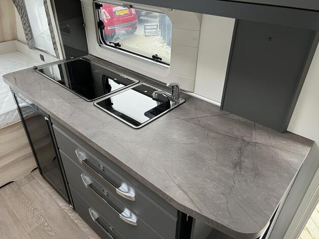 Hobby De Luxe 440 SF