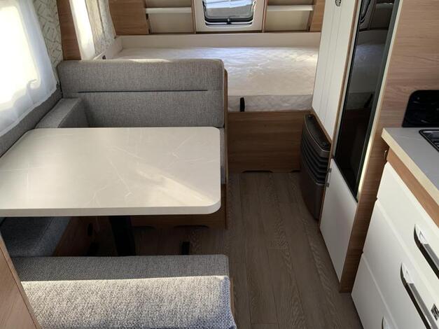 Hobby De Luxe 490 KMF