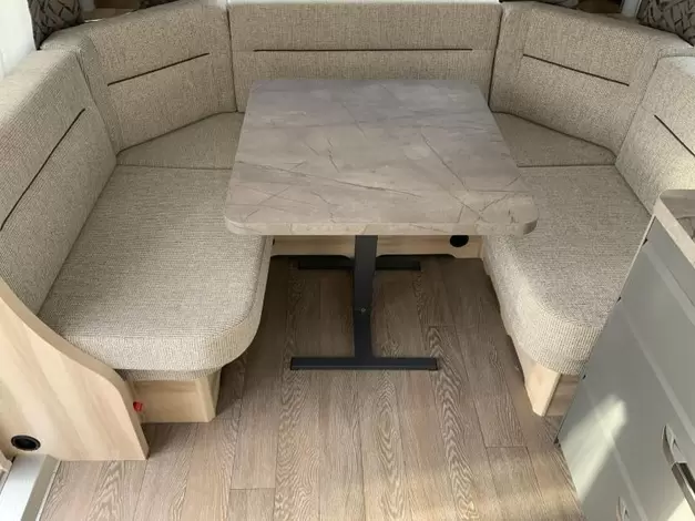 Hobby De Luxe 460 UFE Mover + vloerverwarming