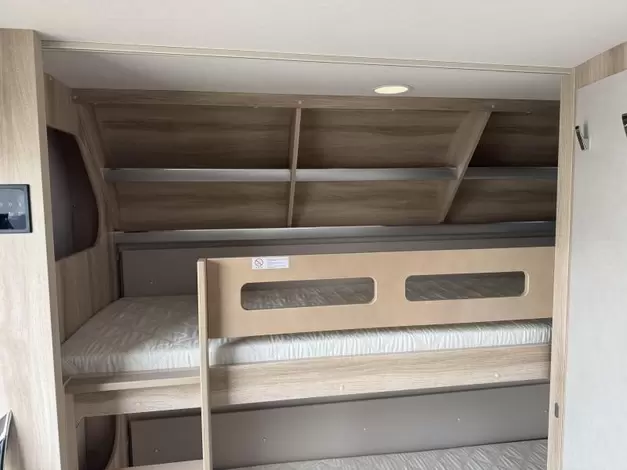 Hobby De Luxe 490 KMF