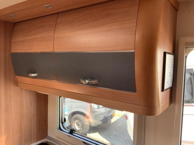 Hobby De Luxe 490 KMF