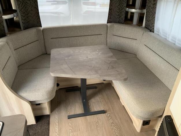 Hobby De Luxe 495 UL 2e paasdag open