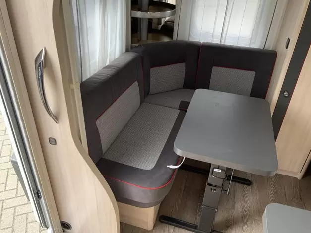 Hobby De Luxe Edition 650 KMFE (1014781)