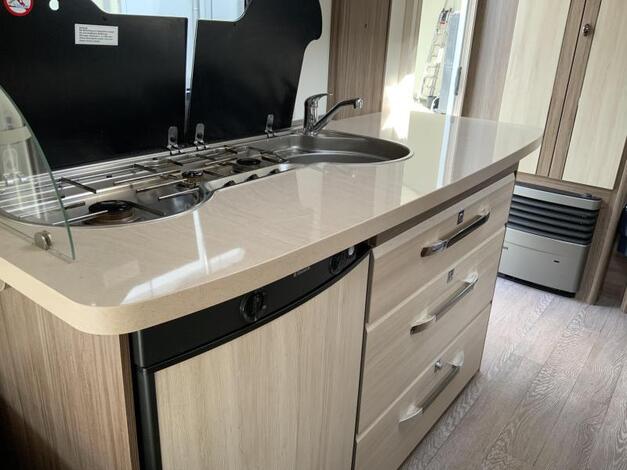 Hobby De Luxe 440 SF
