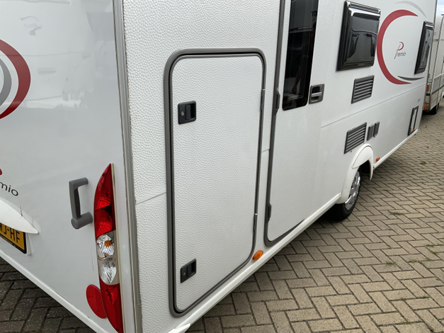Bürstner Premio 485 TK Met hagelschade. (1059172)