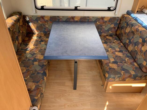 Hobby De Luxe 400 SFE