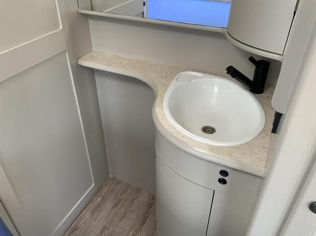 Hymer B654