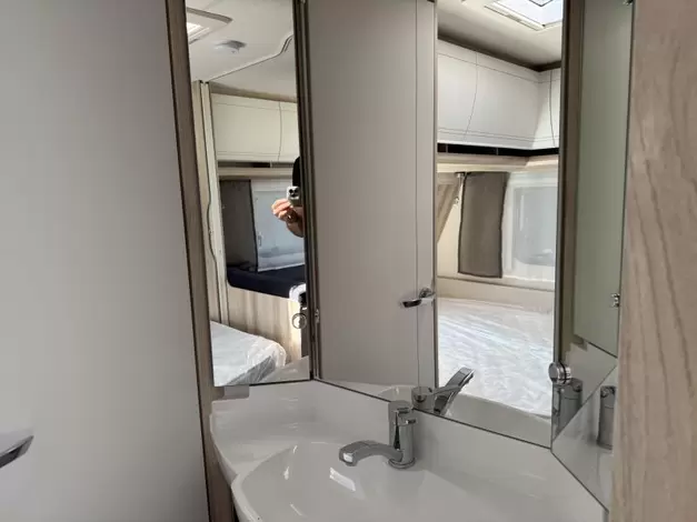 Hobby De Luxe 400 SFE