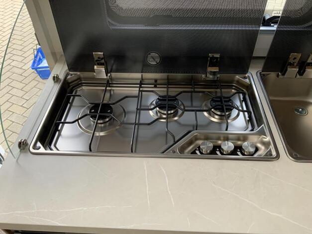 Hobby De Luxe 460 LU