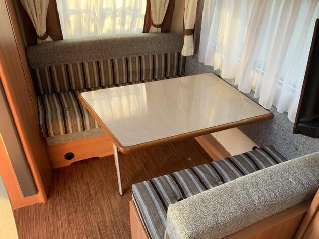 Hobby De Luxe 400 SF