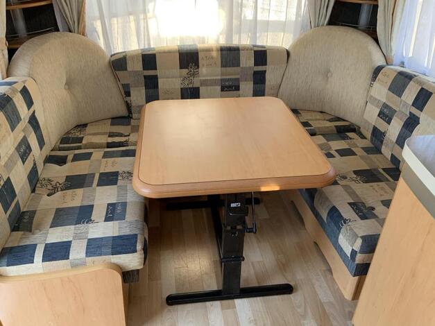 Hobby De Luxe 460 UFE