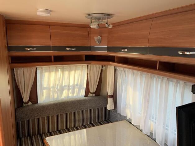 Hobby De Luxe 400 SF
