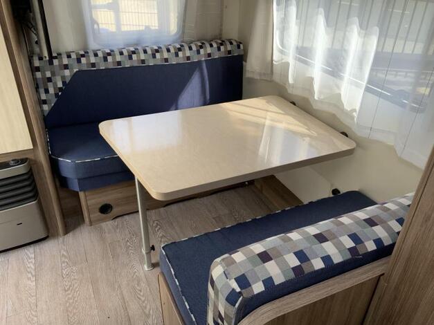 Hobby De Luxe 440 SF