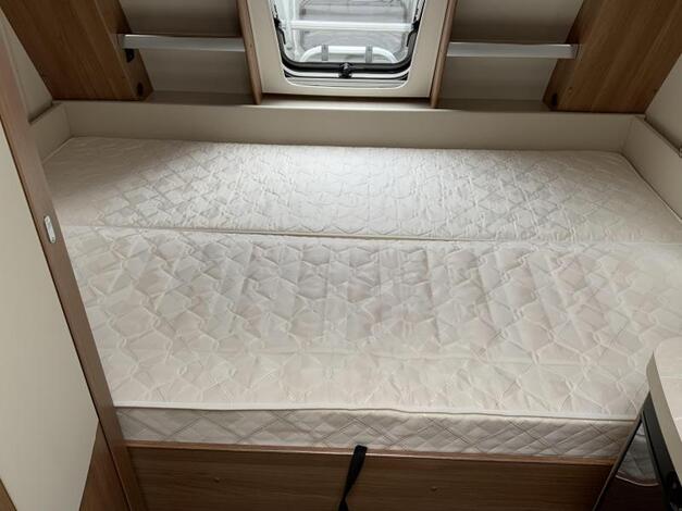 Hobby De Luxe 440 SF