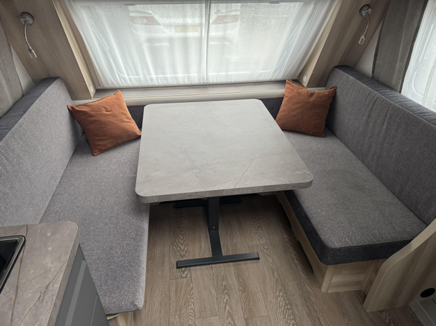 Hobby De Luxe 495 WFB