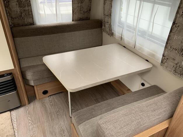 Hobby De Luxe 440 SF
