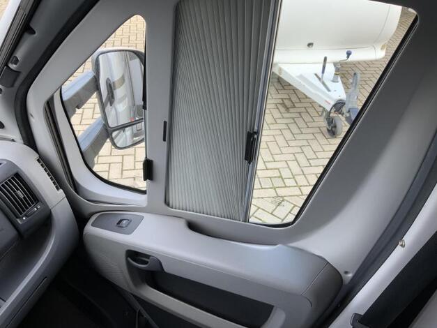Bürstner Solano 718 T Inclusief Thule luifel!!
