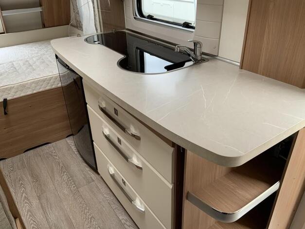 Hobby De Luxe 440 SF