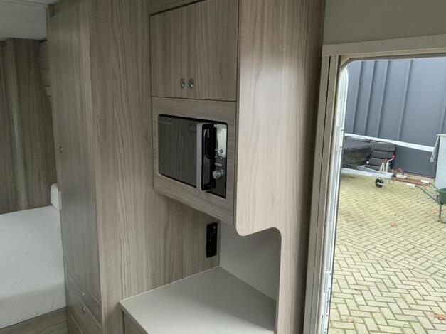 Elddis Avante 554 Hemelvaartsdag open