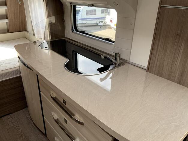 Hobby De Luxe 440 SF