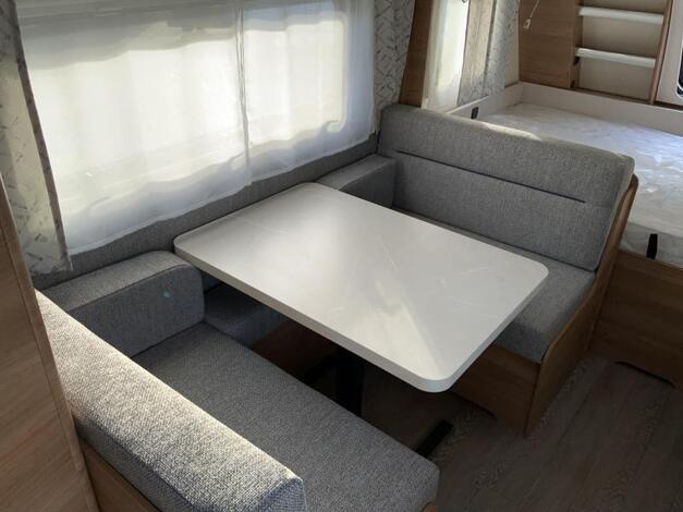 Hobby De Luxe 490 KMF