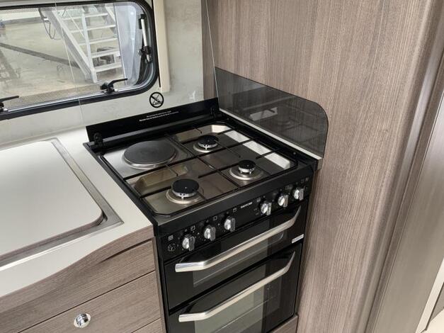 Elddis Affinity 574 Hemelvaartsdag open