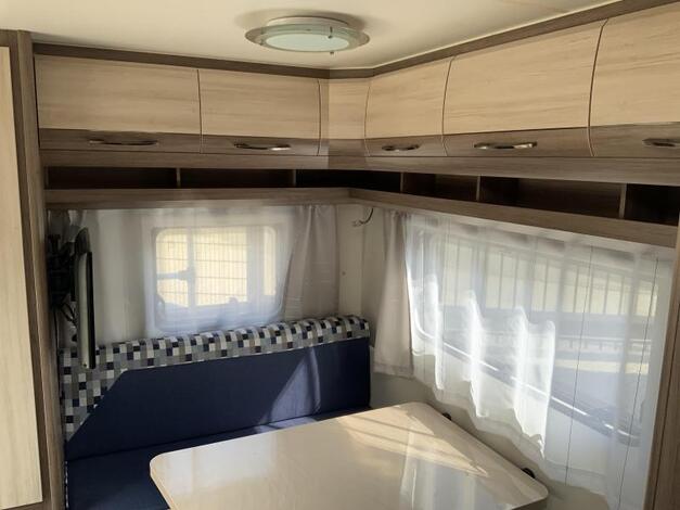 Hobby De Luxe 440 SF