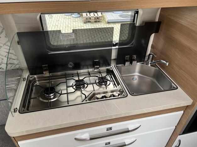 Hobby De Luxe 460 UFE