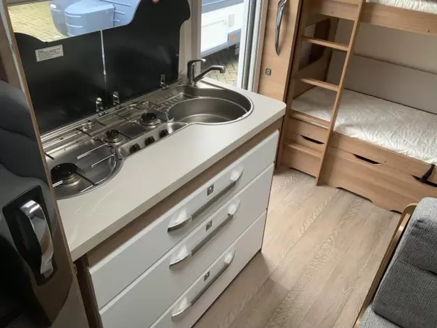 Hobby De Luxe 490 KMF