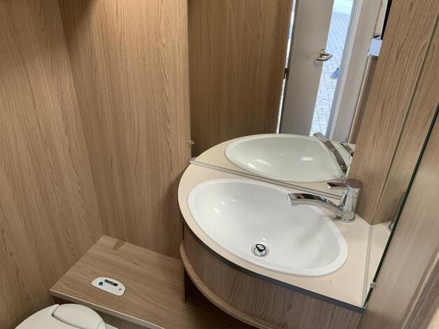 LMC Sassino 470 K Comfort pakket + Luifel