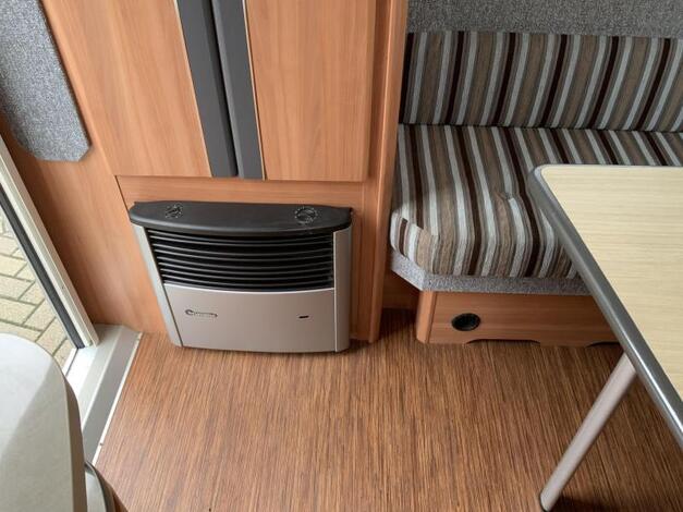 Hobby De Luxe 440 SF