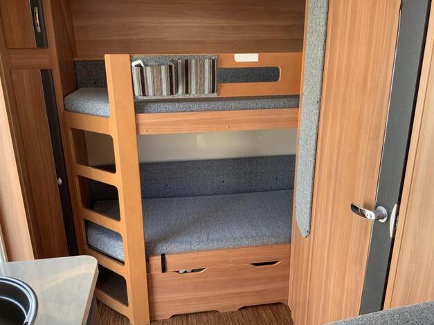 Hobby De Luxe 490 KMF