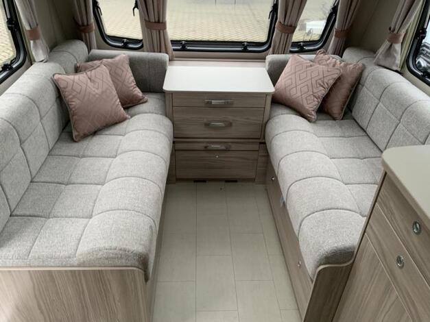 Elddis Avante 554 Hemelvaartsdag open