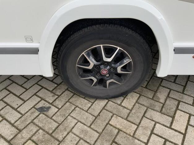 Challenger Mageo 398 EB airco schotel en luifel!