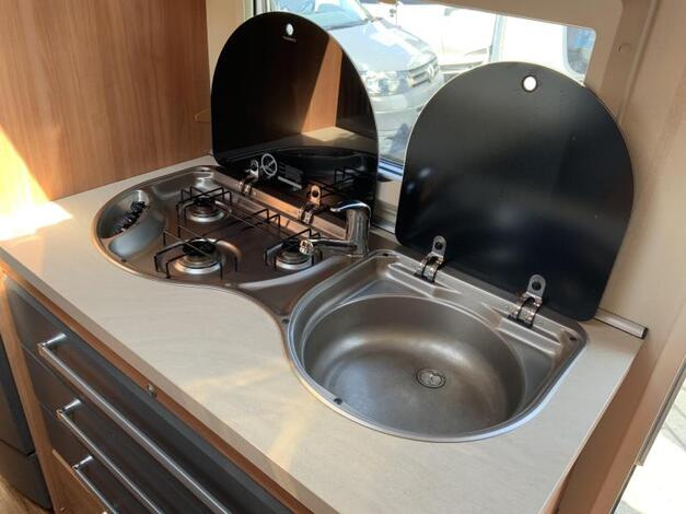 Hobby De Luxe 490 KMF