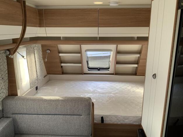 Hobby De Luxe 490 KMF