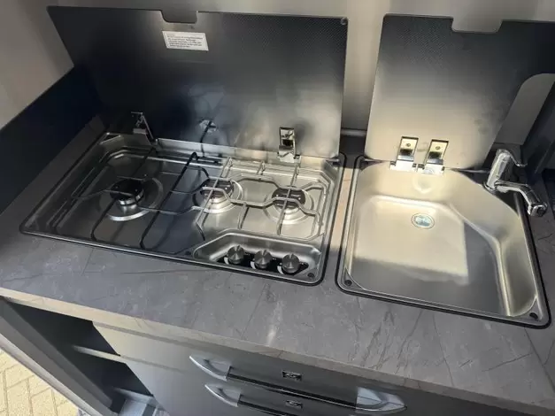 Hobby De Luxe 400 SFE