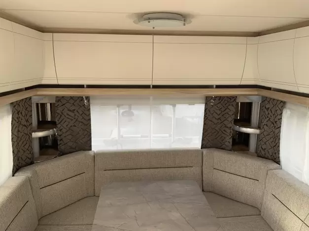 Hobby De Luxe 460 UFE Mover + vloerverwarming