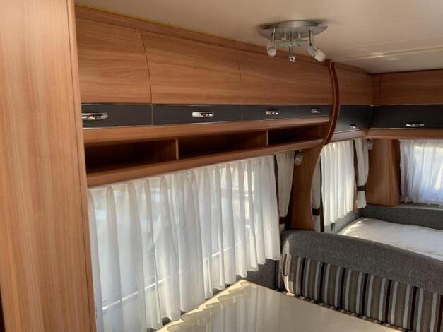 Hobby De Luxe 490 KMF