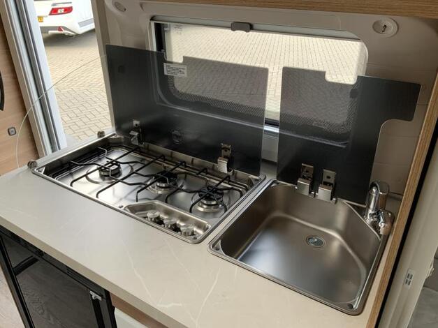 Hobby De Luxe 460 LU